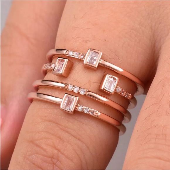 Jewelry - Rose gold and topaz ring